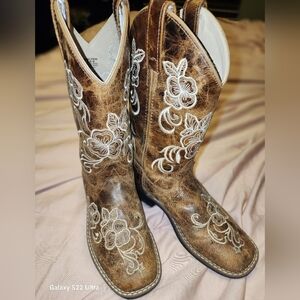 Shyanne Kids Brown Floral Embroidered Boots